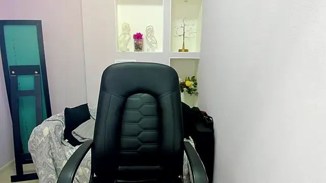 Persephoni online show from 03/25/26, 10:47