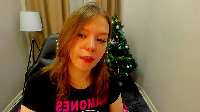 Snapshot of Persephoni chatting on 12/20/25, 09:06 Persephoni online show from 12/20/25, 09:06