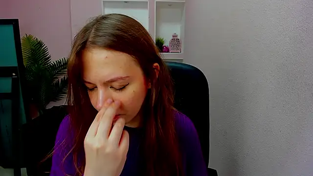 Snapshot of Persephoni chatting on 11/09/25, 10:30 Persephoni online show from 11/09/25, 10:30