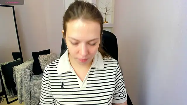 Snapshot of Persephoni chatting on 07/19/26, 05:38 Persephoni online show from 07/19/26, 05:38