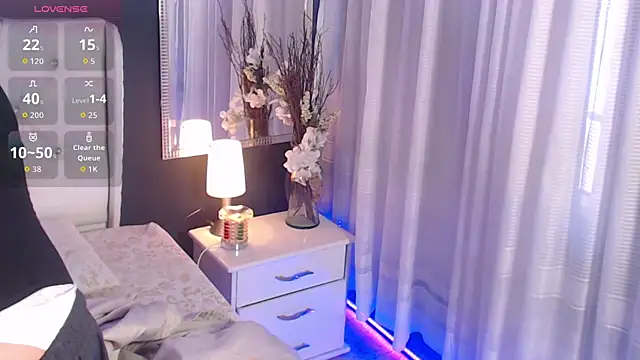 Snapshot of LiaVillalobos chatting on 11/04/25, 12:20 LiaVillalobos online show from 11/04/25, 12:20