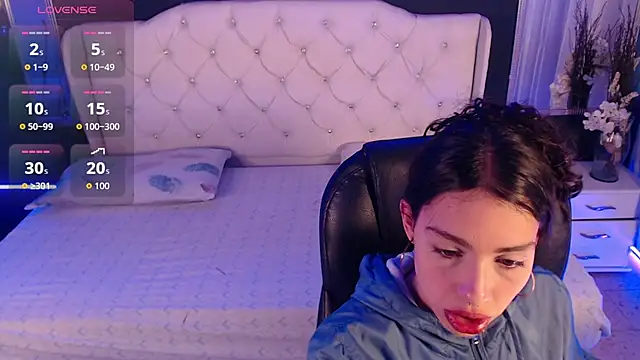 Snapshot of LiaVillalobos chatting on 10/04/25, 12:28 LiaVillalobos online show from 10/04/25, 12:28