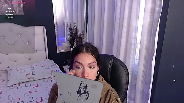 Snapshot of LiaVillalobos chatting on 10/23/25, 12:15 LiaVillalobos online show from 10/23/25, 12:15