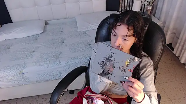 LiaVillalobos online show from 12/22/25, 01:55