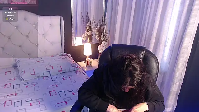 Snapshot of LiaVillalobos chatting on 11/10/25, 12:54 LiaVillalobos online show from 11/10/25, 12:54