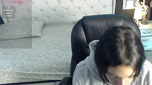 Snapshot of LiaVillalobos chatting on 10/17/25, 01:02 LiaVillalobos online show from 10/17/25, 01:02