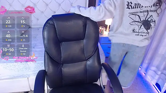 Snapshot of LiaVillalobos chatting on 11/28/25, 01:00 LiaVillalobos online show from 11/28/25, 01:00