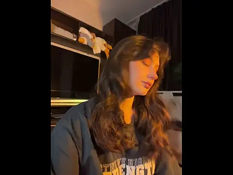 itssophiie online show from 03/25/26, 12:22