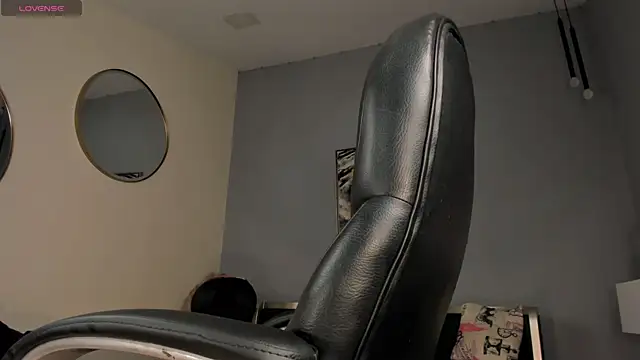 SophieBarnett online show from 12/21/25, 01:41