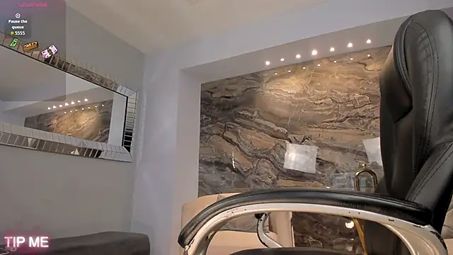 SophieBarnett online show from 11/17/25, 12:25