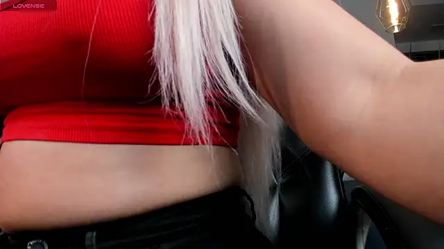 SophieBarnett online show from 12/15/25, 01:33