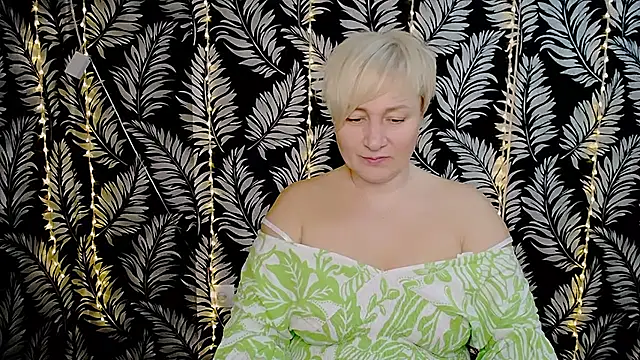 Snapshot of Olivia_playful chatting on 03/21/25, 12:39 Olivia playful online show from 03/21/25, 12:39