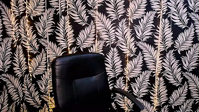 Snapshot of Olivia_playful chatting on 10/18/25, 11:23 Olivia playful online show from 10/18/25, 11:23