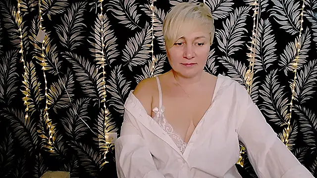 Snapshot of Olivia_playful chatting on 03/03/25, 03:32 Olivia playful online show from 03/03/25, 03:32