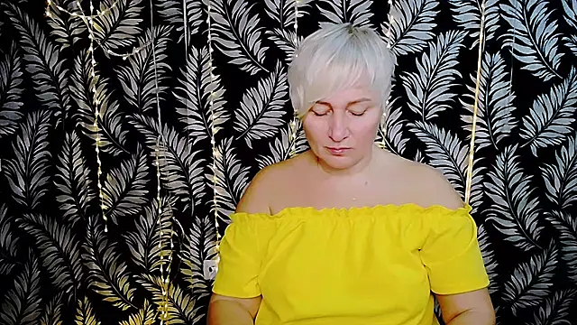 Snapshot of Olivia_playful chatting on 11/18/25, 10:07 Olivia playful online show from 11/18/25, 10:07