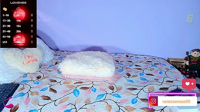 Snapshot of Julieth_Rossi chatting on 09/17/25, 10:12 Julieth Rossi online show from 09/17/25, 10:12