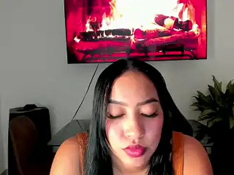 Snapshot of brunetenikole02 chatting on 03/01/25, 02:04 brunetenikole02 online show from 03/01/25, 02:04