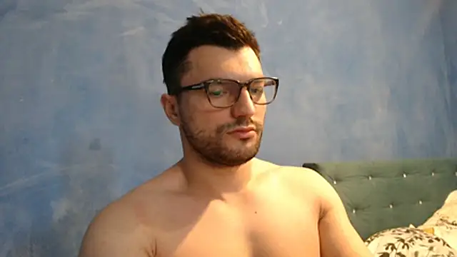 Snapshot of alex_blu chatting on 05/21/26, 12:13 alex blu online show from 05/21/26, 12:13