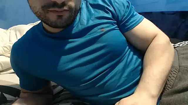 Snapshot of alex_blu chatting on 03/18/26, 02:30 alex blu online show from 03/18/26, 02:30