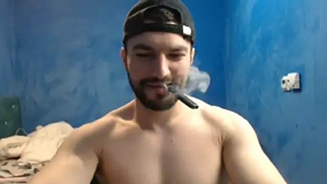 Snapshot of alex_blu chatting on 03/30/26, 07:32 alex blu online show from 03/30/26, 07:32