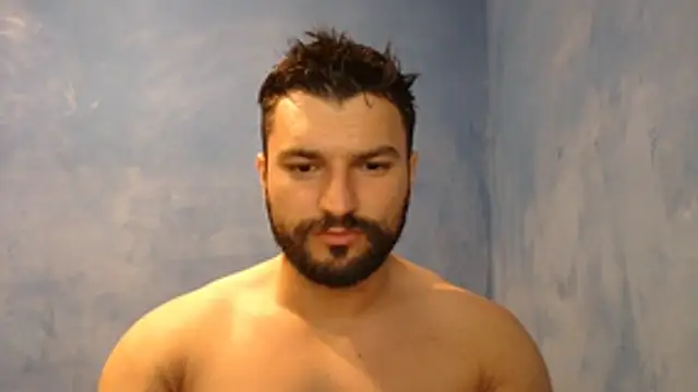 Snapshot of alex_blu chatting on 06/18/26, 11:26 alex blu online show from 06/18/26, 11:26