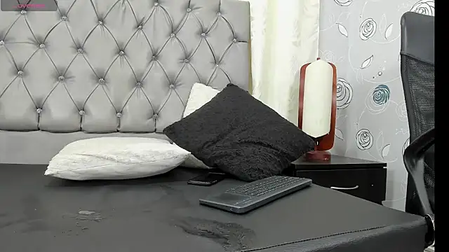 luna evaa online show from 10/11/25, 01:56