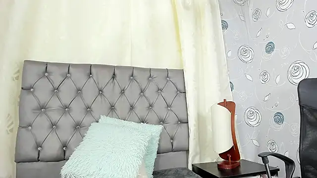 luna evaa online show from 03/18/25, 05:44