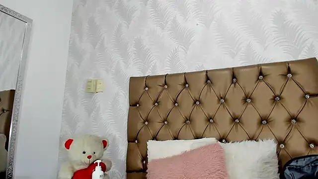 luna evaa online show from 09/10/25, 01:54