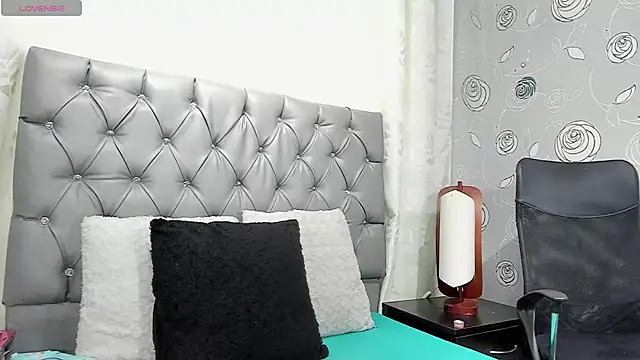 luna evaa online show from 10/04/25, 01:56