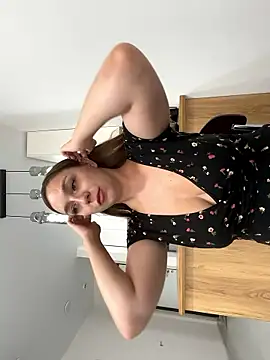 Snapshot of Janeee chatting on 09/20/25, 12:21 Janeee online show from 09/20/25, 12:21