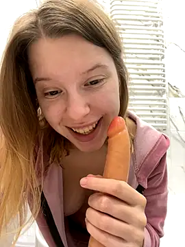 Snapshot of kimczii chatting on 12/16/25, 01:59 kimczii online show from 12/16/25, 01:59