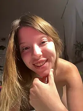 Snapshot of kimczii chatting on 03/19/25, 06:57 kimczii online show from 03/19/25, 06:57