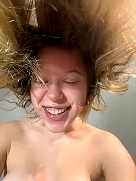 Snapshot of kimczii chatting on 11/05/25, 07:22 kimczii online show from 11/05/25, 07:22