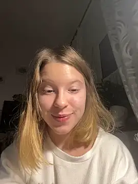 Snapshot of kimczii chatting on 12/01/25, 08:53 kimczii online show from 12/01/25, 08:53