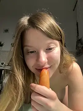 kimczii online show from 05/13/26, 06:42