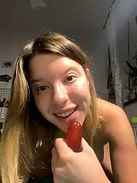 Snapshot of kimczii chatting on 10/24/25, 06:23 kimczii online show from 10/24/25, 06:23