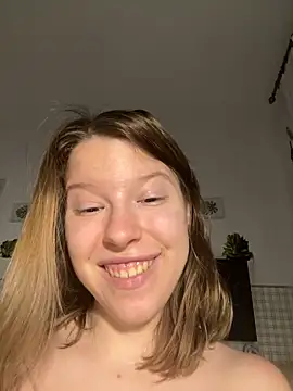 Snapshot of kimczii chatting on 02/24/25, 10:26 kimczii online show from 02/24/25, 10:26
