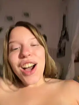 Snapshot of kimczii chatting on 03/19/25, 10:00 kimczii online show from 03/19/25, 10:00