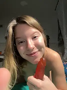 Snapshot of kimczii chatting on 11/12/25, 07:23 kimczii online show from 11/12/25, 07:23