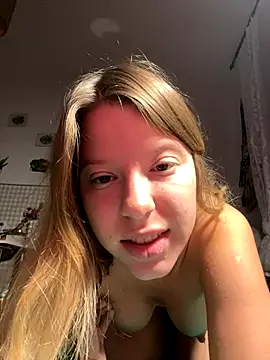 Snapshot of kimczii chatting on 10/01/25, 06:18 kimczii online show from 10/01/25, 06:18
