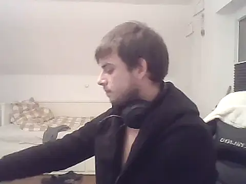 Snapshot of Youngtimer_1997 chatting on 01/14/25, 01:15 Youngtimer 1997 online show from 01/14/25, 01:15