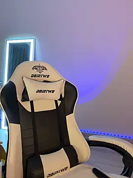 julia fly online show from 03/19/26, 09:42