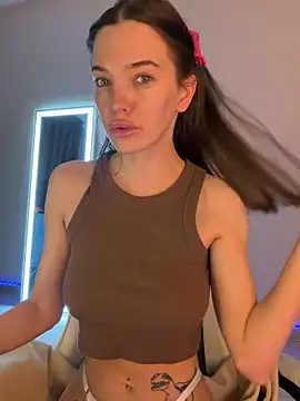 julia fly online show from 03/31/26, 05:31