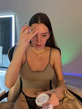 julia fly online show from 03/03/26, 08:10