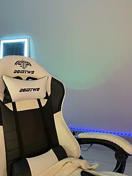 julia fly online show from 03/25/26, 07:41