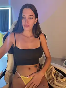Snapshot of julia_fly chatting on 06/11/26, 03:09 julia fly online show from 06/11/26, 03:09