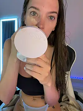 julia fly online show from 05/21/26, 07:17