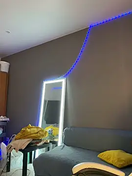 julia fly online show from 02/20/26, 06:26