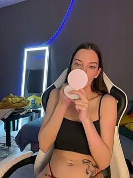 julia fly online show from 02/18/26, 09:06