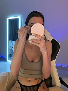 julia fly online show from 04/06/26, 05:52